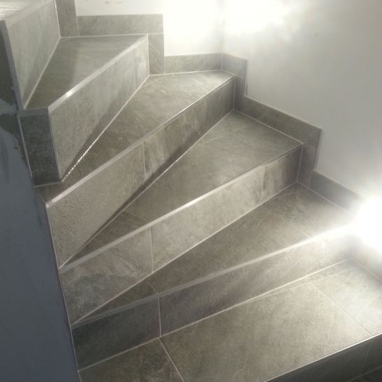 Treppenfliesen verlegen lassen